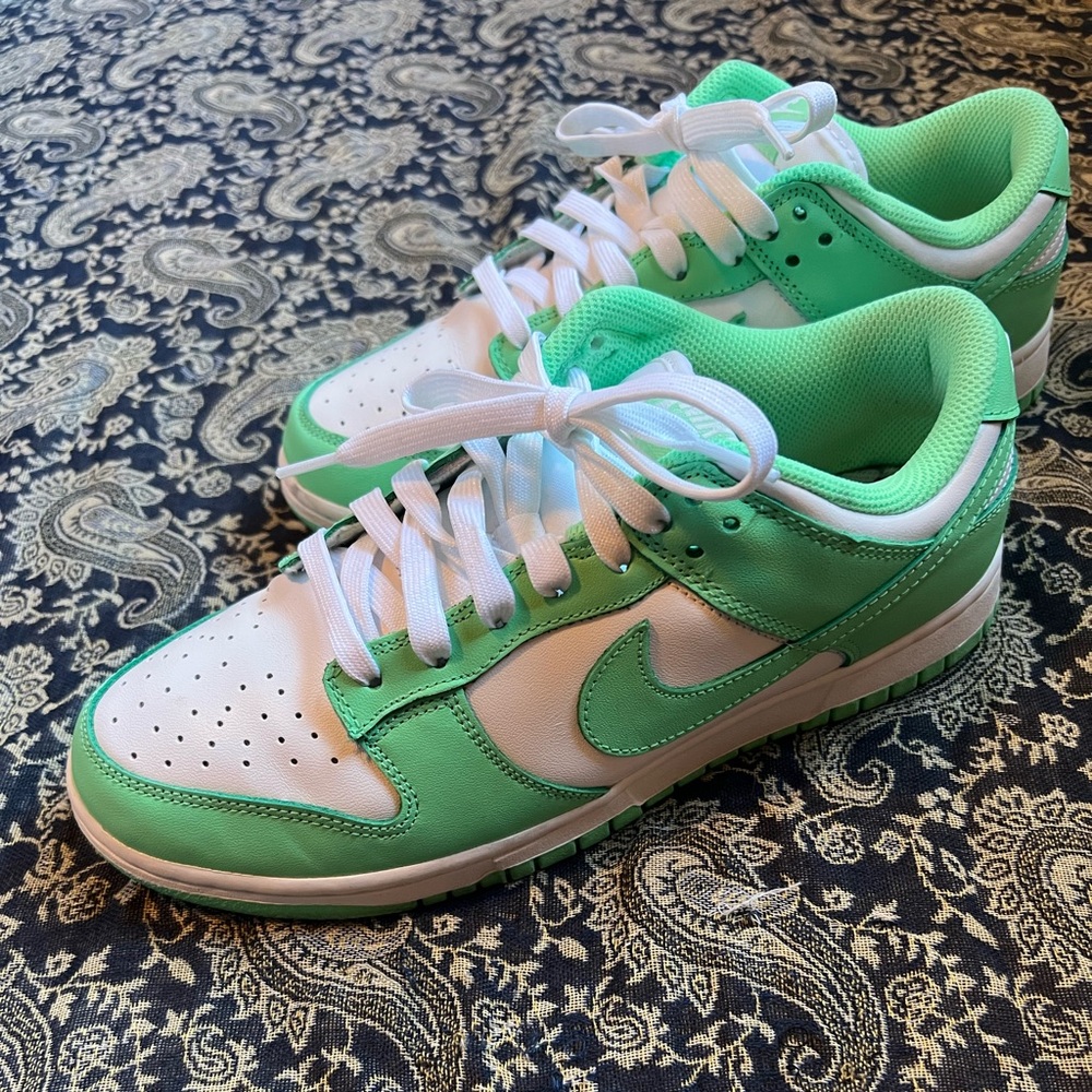 Nike Green and White Dunks - Picture 2 of 3